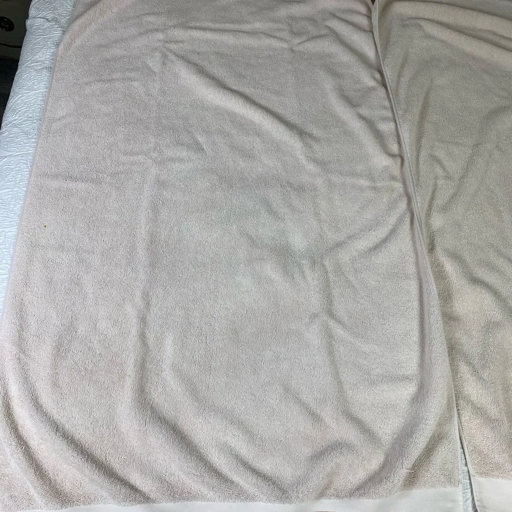 Luxurious Vtg Cream Bath Towels with Gold Greek Embroidered Accent